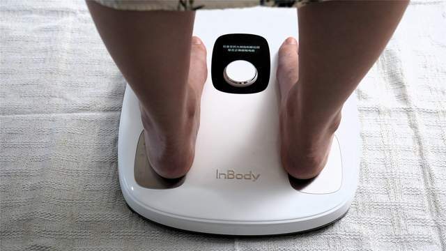 3频8电极+12项数据+97%准确率有点全面瓦力娱乐棋牌InBody体脂秤H30评测：(图1)